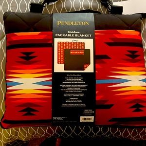 Multipurpose blanket that can be used outdoors compact design.